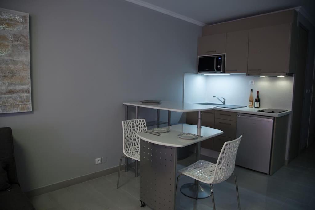 Stylish Studio In Only 50 Meters From Beach ! Nice Luaran gambar
